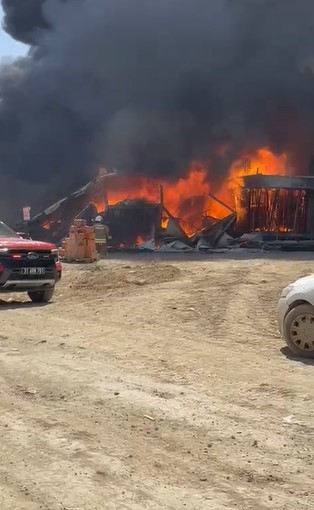 Hatay’da şantiyede yangın paniği! İşçi yatakhanesi alevlere teslim oldu
