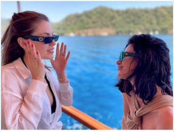 Yasak Elma Dizisinin Kadınları Birlikte Tatile Çıktı! Eda Ece, Nesrin Cavadzade, Şevval Sam Pozları Olay Oldu - Resim : 5