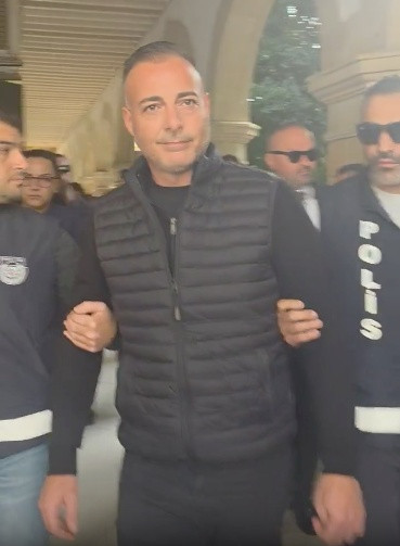 KKTC'yi sarsan skandal! Başbakanlık Müsteşarı Hüseyin Cahitoğlu'nun evinden mermi çıktı, yüz binlerce Euro’luk rüşvet ağı ortaya saçıldı...