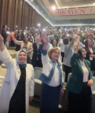 AK Parti teşkilatından Cumhurbaşkanı Erdoğan'a anlamlı sürpriz! "Bizimkisi bir aşk hikayesi" - Resim : 3