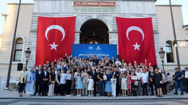 İstanbul’da LGS’de tam puan alan 163 öğrenciye Vali Gül’den ödül - Gündem Haberleri