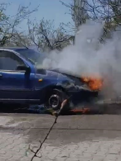 Elazığ’da park halindeki otomobil alevlere teslim oldu