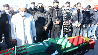İzmir depreminin 117. can kaybı Malik Tahirler defnedildi