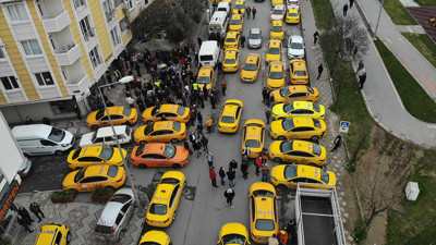 Taksiciler zam için uzun kuyruklar oluşturdu: İBB'nin yöntemine tepki gösterdiler