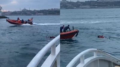 Kurtarmak için seferber oldular: Kadıköy-Beşiktaş vapurundaki yolcu denize düştü!