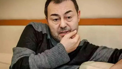 Serdar Ortaç, sahnede bir anda dondu kaldı! Şarkının sözlerini unuttu, hatırlamaya çalışsa da başarılı olamadı