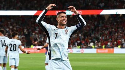 Cristiano Ronaldo iki golle yıldızlaşırken, Portekiz Polonya'yı farklı mağlup etti