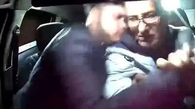 Manisa'da dehşet anları: Taksicinin kalbini hedef aldı, bıçak saplamaya kalkıştı!