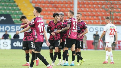 Sivasspor Alanyaspor'a diş geçiremedi, lige mağlubiyetle veda etti (Alanyaspor 2 - 0 Sivasspor | Maçın özeti)