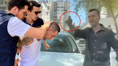 Trafikte kadınlara tabanca doğrultup araçtan indirmek istedi