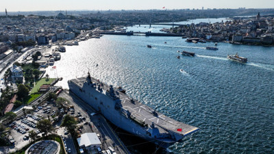 Türkiye’nin gururu TCG Anadolu, Sarayburnu’na demirledi! 