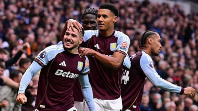 Liverpool'u deviren Aston Villa Devler Ligi biletini kaptı