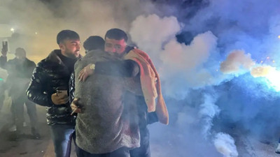 11’inci Yargı Paketi yürürlüğe girdi: 40 binden fazla mahkum serbest bırakıldı... Cezaevleri önünde meşaleli sevinç