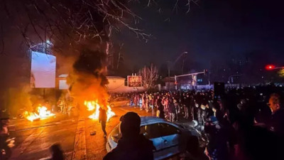 İran'dan açıklama var! Dışişleri Bakanı Arakçi "Protestolar kontrol altında" diyerek duyurdu: Savaşa da hazırız diyaloğa da!