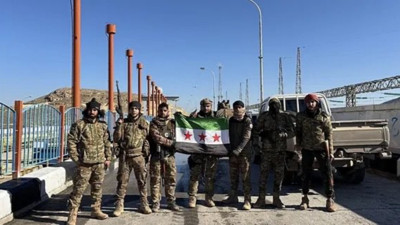 Suriye'de YPG beyaz bayrak çekti! SDG ve Şam entegrasyonda anlaştı...