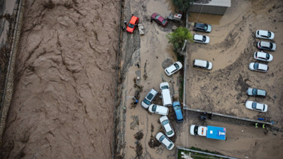 Mersin sular altında! Sel felaketinden korkunç görüntüler geliyor: Dereler taştı, araçlar sulara gömüldü...