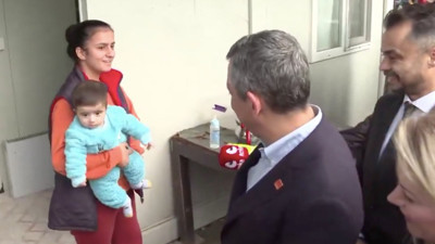 Osmaniye'de ucuz tiyatro... Özgür Özel'in mağduriyet tiyatrosu elinde patladı! "AFAD bizi çıkarıyor" diyen kadının mal varlığı şoke etti!