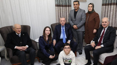 Cumhurbaşkanı Erdoğan, Osmaniye'de depremzede aileyi ziyaret etti