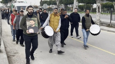 Mersin'deki kazada ölen genç, davul zurna ile defnedildi