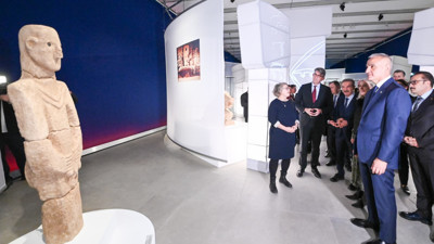 Roma'dan sonra bu kez Berlin'de! Bakan Ersoy 12 bin yıllık tarihi Avrupa'nın kalbine taşıdı! Göbeklitepe ve Taş Tepeler sergisi açıldı...