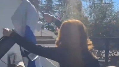 Amerika bu akımla çalkalanmaya başladı: "Mavi bayrağı çöp kutusuna atın"