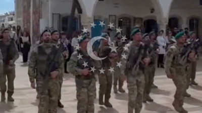 Yeşil Bereliler'den "Haçlı" mesajı... Güney Kıbrıs'ta skandal provokasyon! İstanbul ve Türk bayrağını hedef aldılar: Ayasofya'da mum yakacağız