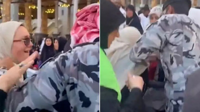 Kabe'de şok anlar! Hatıra için Kabe örtüsünü makasla kesen Türk hacı başörtüsünden tutulup yaka paça gözaltına alındı!