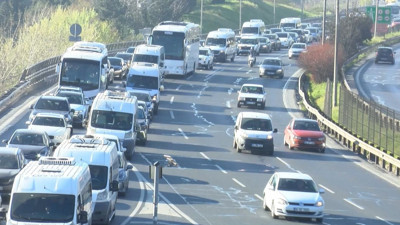 İstanbul'un trafik çilesi! Haftanın ilk gününde trafik kilitlendi: Yoğunluk %71...