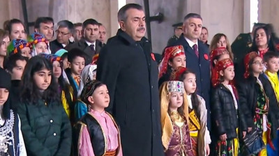 Anıtkabir'de 23 Nisan coşkusu: Bakan Tekin ve 81 ilden gelen çocuklar Ata'nın huzurunda!