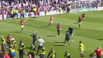 "Yok artık" dedirten karşılaşma! İngiltere'de şampiyonluk gitti denilen maçta inanılmaz son!