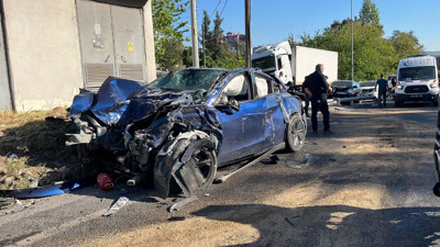 İzmir'de zincirleme kaza! Freni patlayan tır dehşeti yaşattı! Bilanço ağır: 3 ölü, 2'si polis memuru 5 yaralı