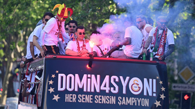 Galatasaraylı futbolculardan "Fener ağlama" tezahüratı