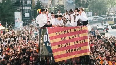 Galatasaraylı futbolculardan 'Avrupa' pankartı