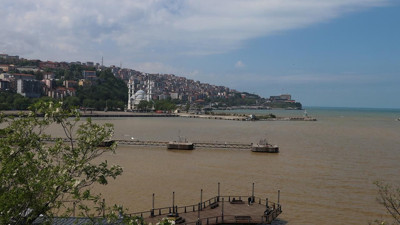 Zonguldak'ta denizin rengi kahverengiye döndü