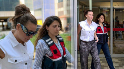 Uyuşturucu operasyonu kapsamında gözaltına alınan Serenay Sarıkaya serbest bırakıldı! Rahat tavırları dikkat çekti!