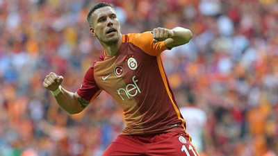 Podolski'ye piyango vurdu! İşte Çin'den gelen inanılmaz teklif