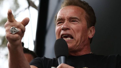 Arnold Schwarzenegger ameliyattan çıktı!
