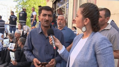 İranlı aileler de evlatlarını HDP önünde arıyor!