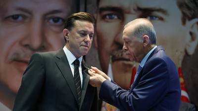 İYİ Parti’den istifa eden Nebi Hatipoğlu AK Parti'ye katıldı: Rozetini Cumhurbaşkanı Erdoğan taktı