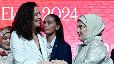 Azra Akın Emine Erdoğan'a teşekkür etti, linç edenlere tepki gösterdi!