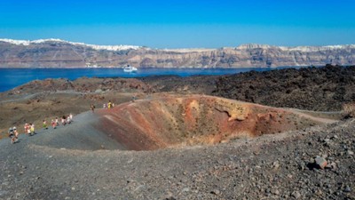 Yunan profesörden korkutan açıklama; Santorini'deki Yeni Kameni volkanı aktif hale geldi