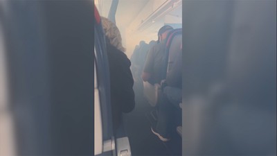 ABD'de havada panik! Uçağın içi dumanla kaplandı, yolcular tahliye edildi! O anlar kamerada..