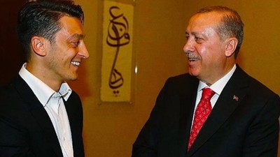 Oz Büyücüsü yeniden manşetlerde... Dünya Mesut Özil transferini konuşuyor
