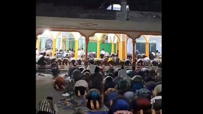 Sosyal medyada viral oldu: Bu camide teravih namazı 10 dakikada kılınıyor!
