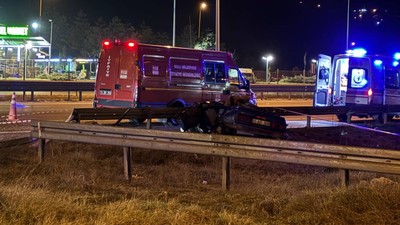 TEM Otoyolu'nun Bolu geçişinde feci kaza! TOFAŞ kağıt gibi ezildi: 3 ölü