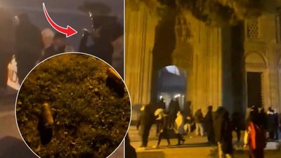 'Mustafa Kemal’in askerleri'ne bakın! İçki şişeleriyle Şehzade Camii'ni işgal ettiler