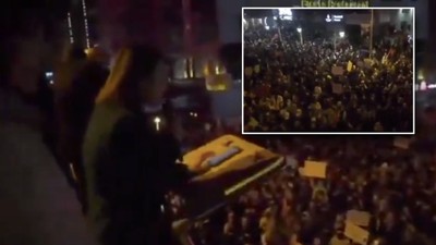 Yasadışı protestolarda Gençliğe Hitabe fiyaskosu! CHP'li başkan yanlış okudu, kalabalık yuhaladı!