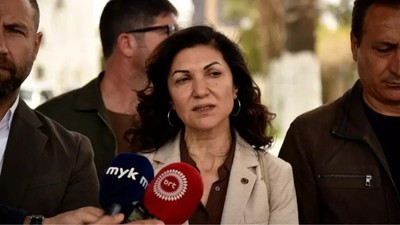 Selma Eylem, Türk büyükelçiliği önünde tehditler savurdu: 'Go home' diyoruz