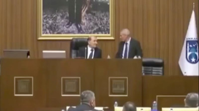 CHP'li ABB Meclis Başkanvekili mikrofonu açık unuttu, partililerine küfür etti! "S.ktir et, onları ciddiye almıyorum"