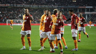 Galatasaray Samsun'da duble yaptı, zirvede farkı 6 puana çıkardı (Samsunspor 0 - 2 Galatasaray | Maçın özeti)